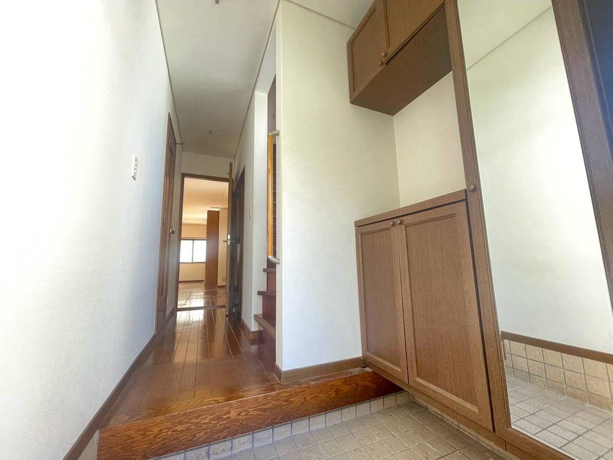 川西市鼓滝戸建の玄関写真