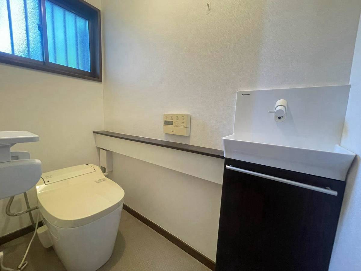 川西市鼓滝戸建のトイレ写真