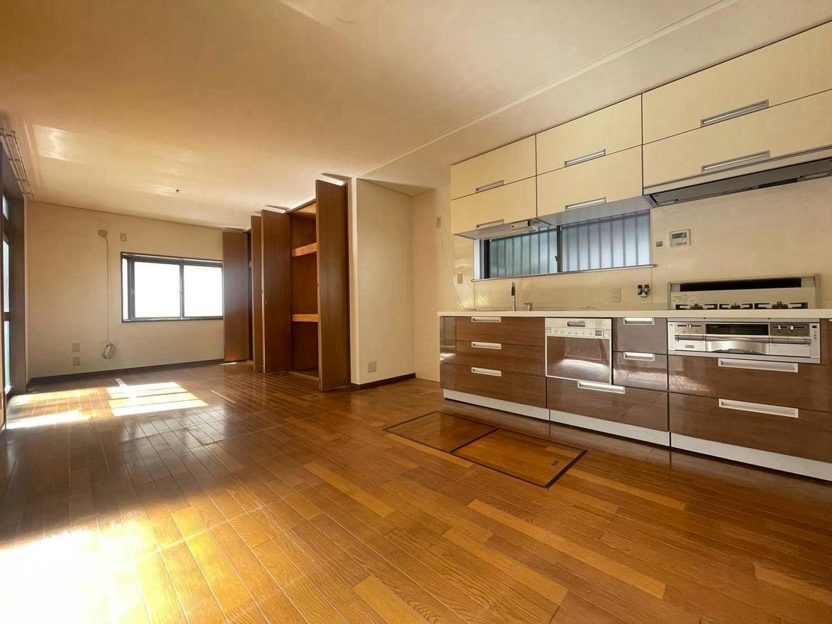 川西市鼓滝戸建の居間写真