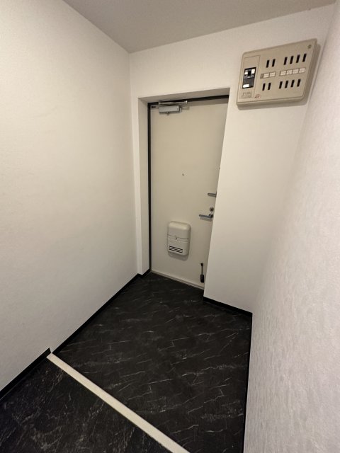 クレスト甲東園A棟の玄関写真