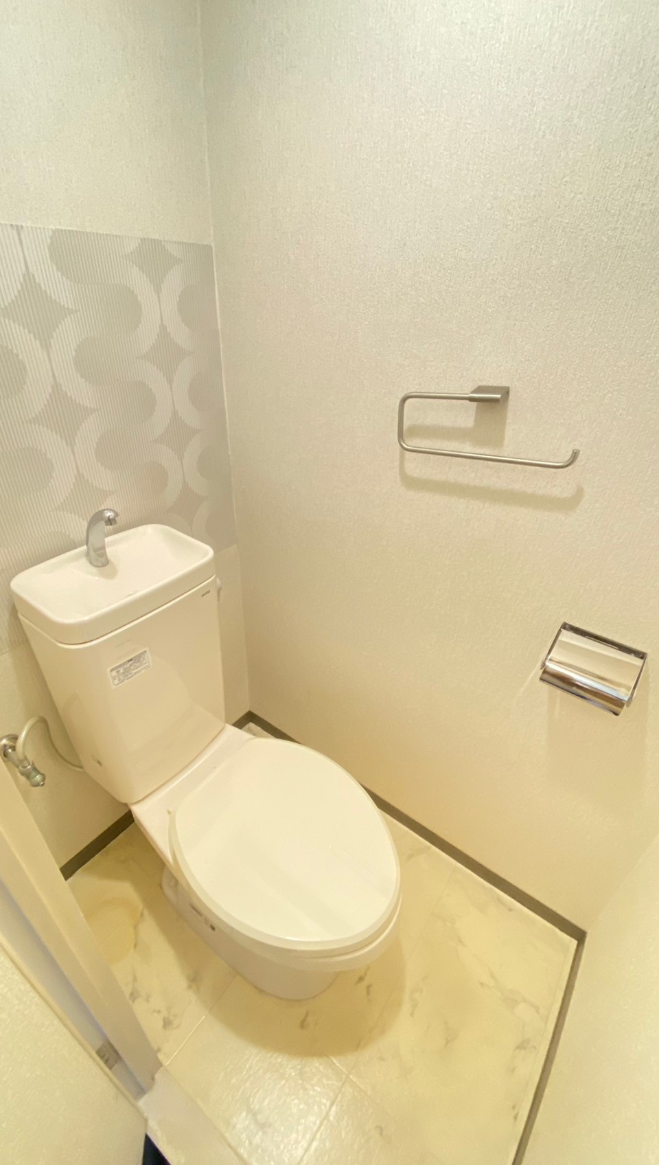ＪＲ東海道本線 新大阪駅 徒歩5分 11階建 築44年のトイレ写真