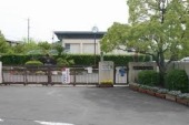 小学校　生駒市立 鹿ノ台小学校（小学校）まで583m