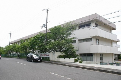 中学校　鹿ノ台中学校（中学校）まで362m