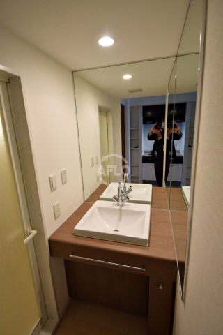 洗面設備　KDX堺筋本町レジデンス　独立洗面台