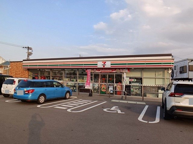 その他　セブンイレブン　市浜店まで170m