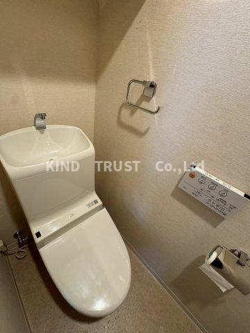トイレ　落ち着いた色調のトイレです