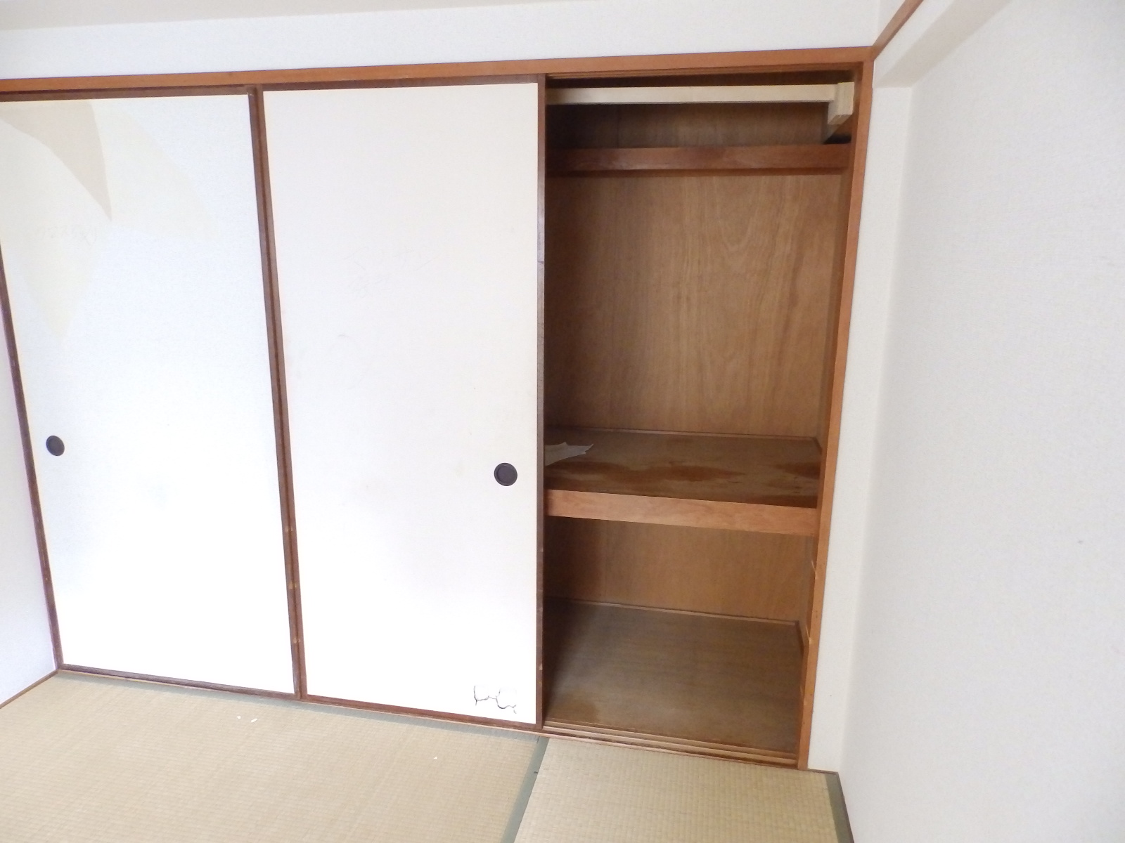 収納　押入
