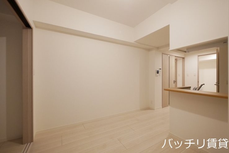 居室・リビング　別号室写真の為、現況を優先致します。