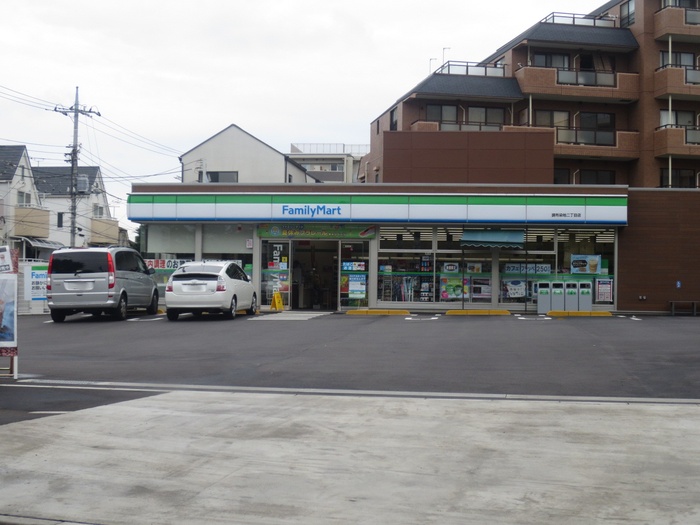コンビニ　ファミリーマート（コンビニ）まで500m