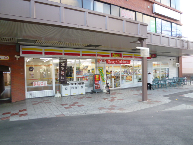 コンビニ　デイリーヤマザキ箕面駅前店（コンビニ）まで382m