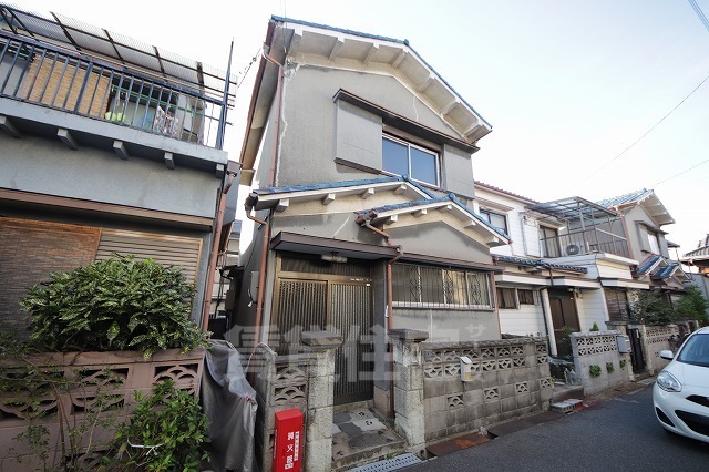 本町2-26戸建貸家の建物外観