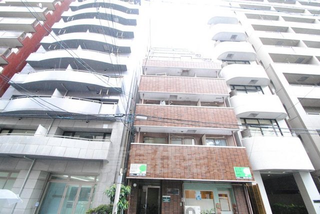 大阪市西区江戸堀のマンションの建物外観