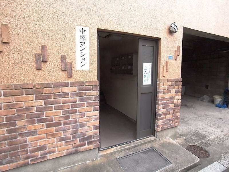 【神戸市垂水区塩屋町のマンションのエントランス】