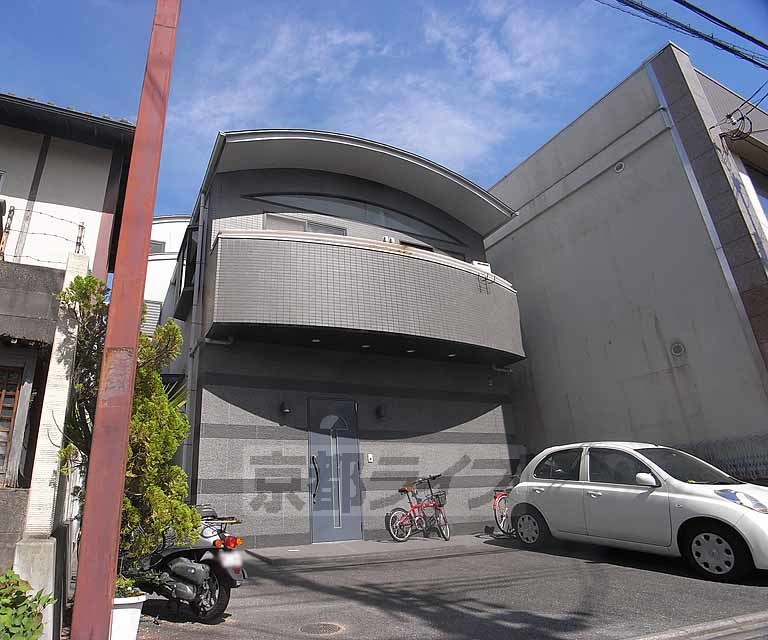 京都市伏見区京町１０丁目のマンションの建物外観