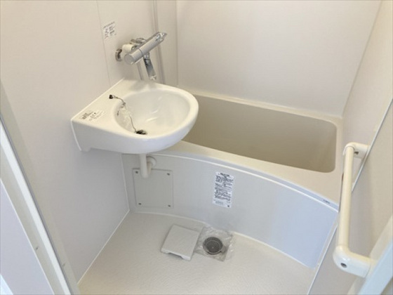 バス・シャワールーム　※別部屋の写真です