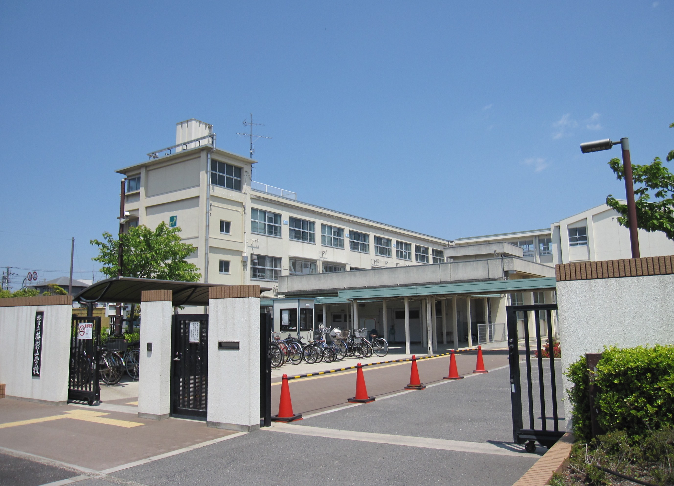 【堺市堺区中之町西のアパートの小学校】