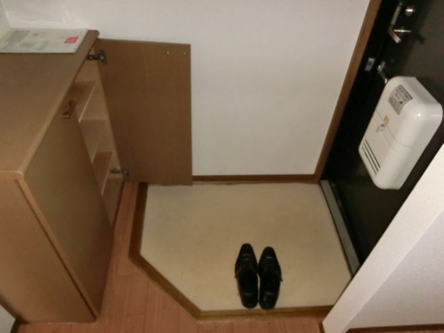 その他設備　下駄箱完備の玄関です。靴の多い方もおススメです！