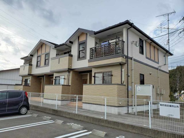 柴田郡柴田町東船迫のアパートの建物外観