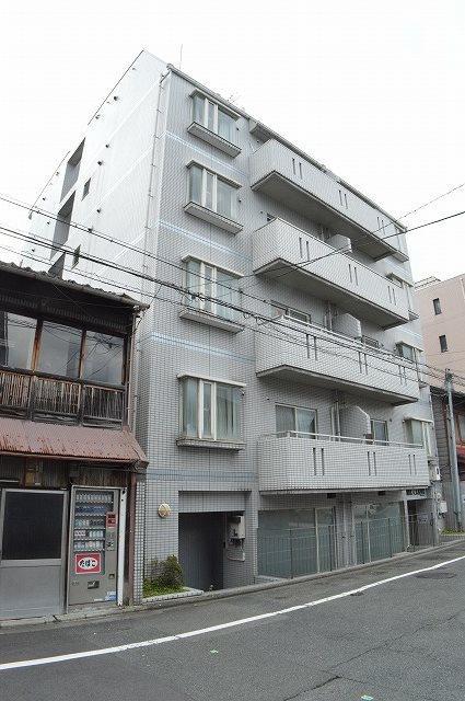 【京都市下京区西新屋敷太夫町のマンションの建物外観】