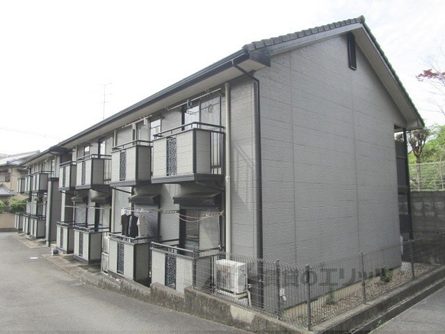奈良市学園南のアパートの建物外観