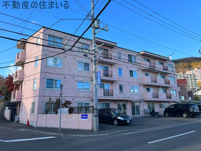 札幌市南区川沿二条のマンションの建物外観