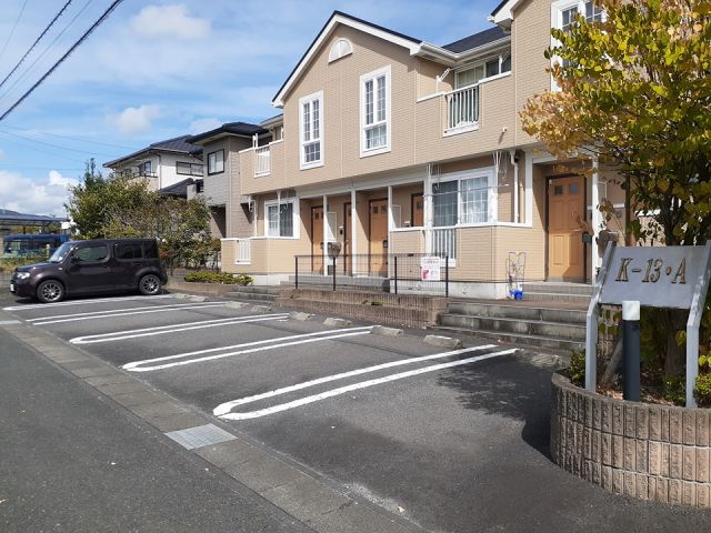 【日立市折笠町のアパートの駐車場】