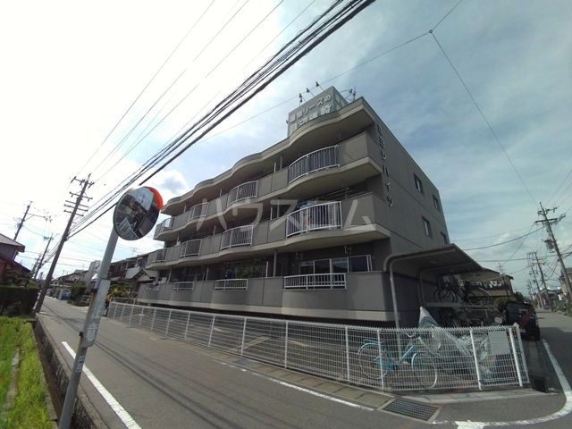 【北名古屋市鹿田のマンションの建物外観】