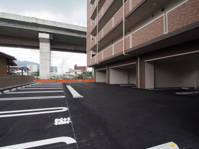 【北九州市八幡西区陣原のマンションの駐車場】