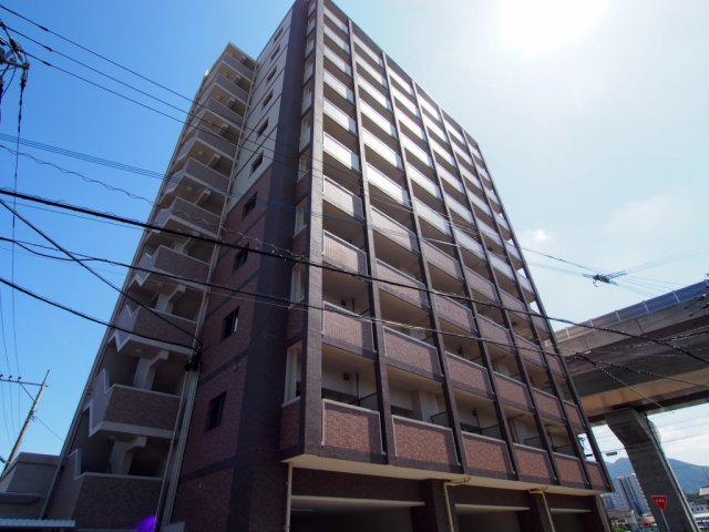 【北九州市八幡西区陣原のマンションの建物外観】