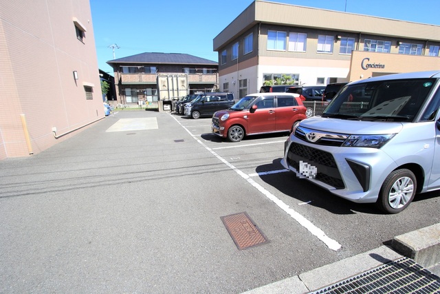 【シルキーブリーズ山越の駐車場】