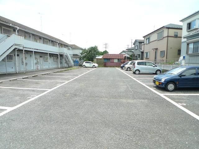 【カントリーハウスの駐車場】