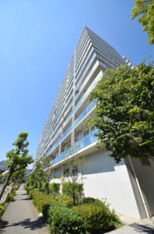 江東区東雲のマンションの建物外観