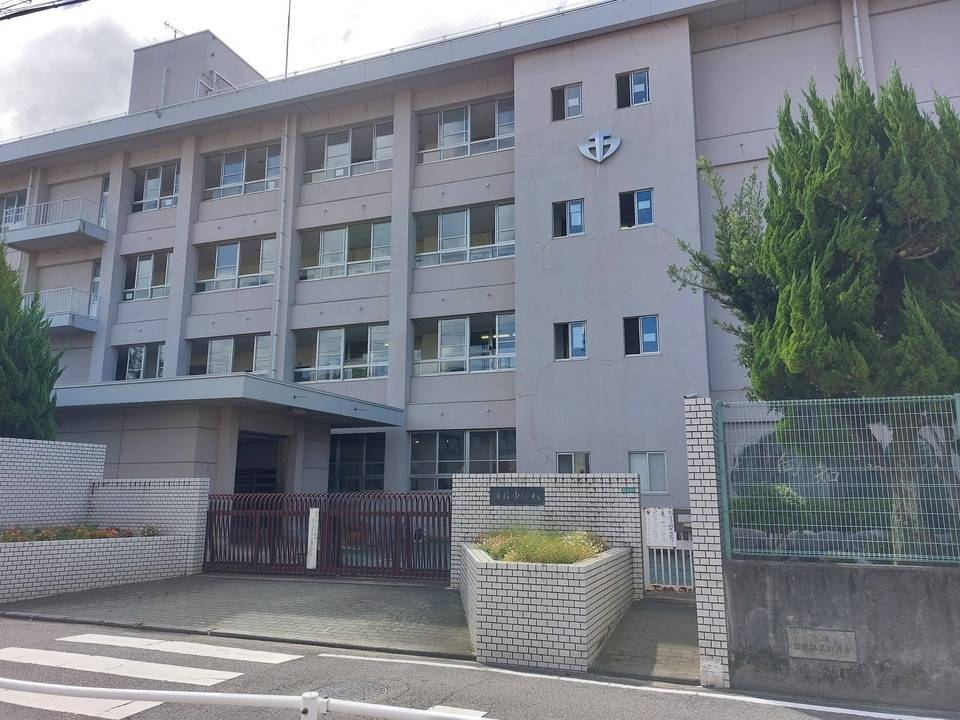 【松山市南町のアパートの中学校】