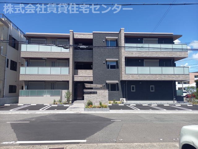 和歌山市南材木丁のマンションの建物外観