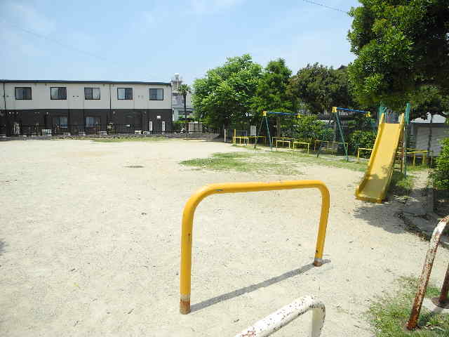 【西彼杵郡長与町高田郷のアパートの公園】