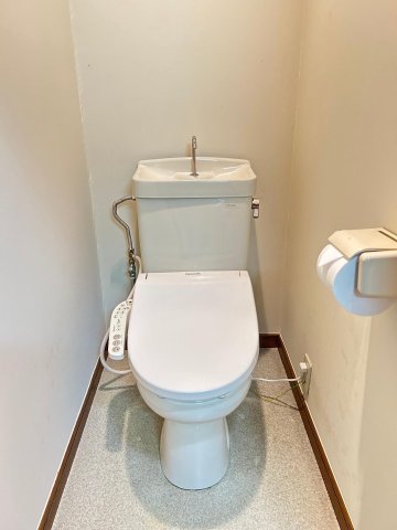 トイレ　温水便座付き寒い冬場もこれで安心！