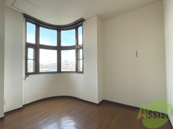 その他部屋・スペース　寝室も明るいお部屋です。すっきり目覚められそうです。