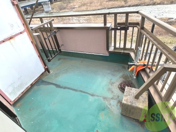 バルコニー　バルコニーがあるので洗濯物は外に干せそうですね。