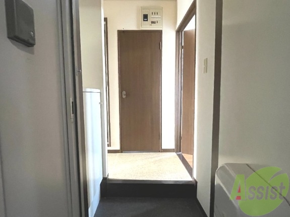 玄関　玄関から撮影しました。明るい雰囲気が伝わってきます。