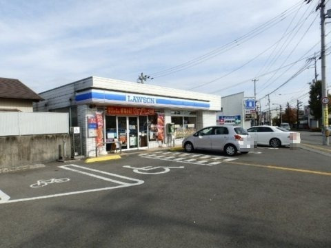 コンビニ　ローソン 高知中久万店（コンビニ）まで378m