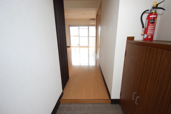 玄関　※別号室の写真です