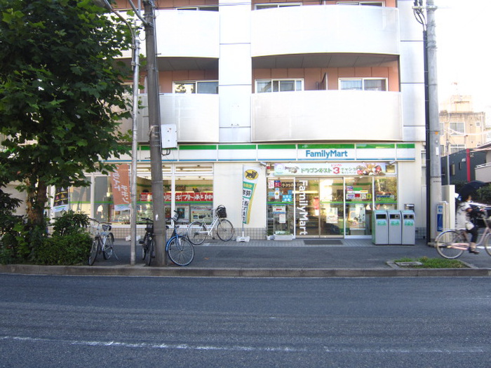 コンビニ　ファミリーマート横川町二丁目店（コンビニ）まで200m