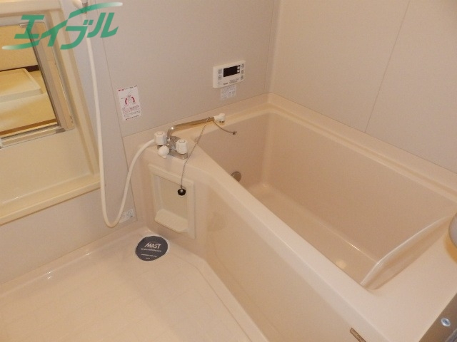 バス・シャワールーム　同物件別部屋のお写真です。