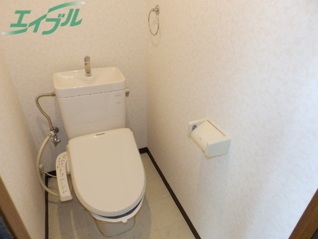 トイレ　同物件別部屋のお写真です。