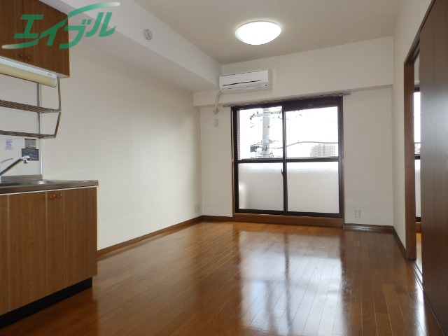 居室・リビング　同物件別部屋のお写真です。