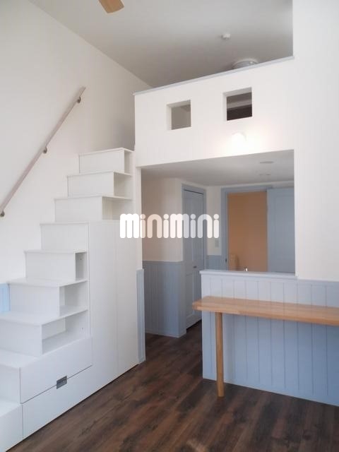 その他部屋・スペース　ロフト奥にも収納スペースあります