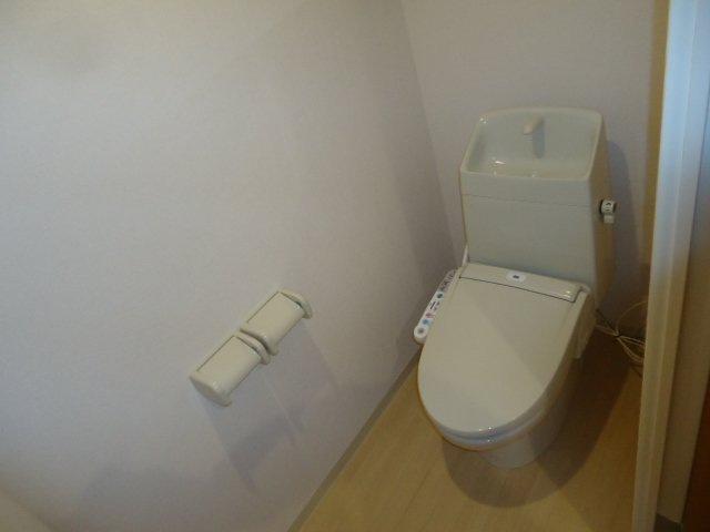 トイレ　温水洗浄便座