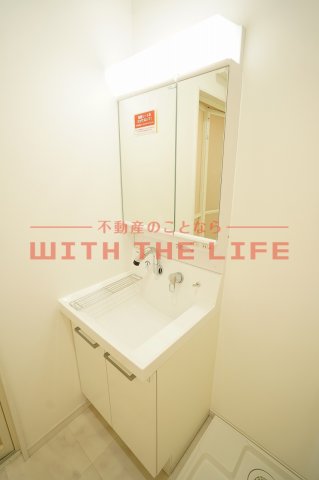 洗面設備　独立洗面化粧台が付いています