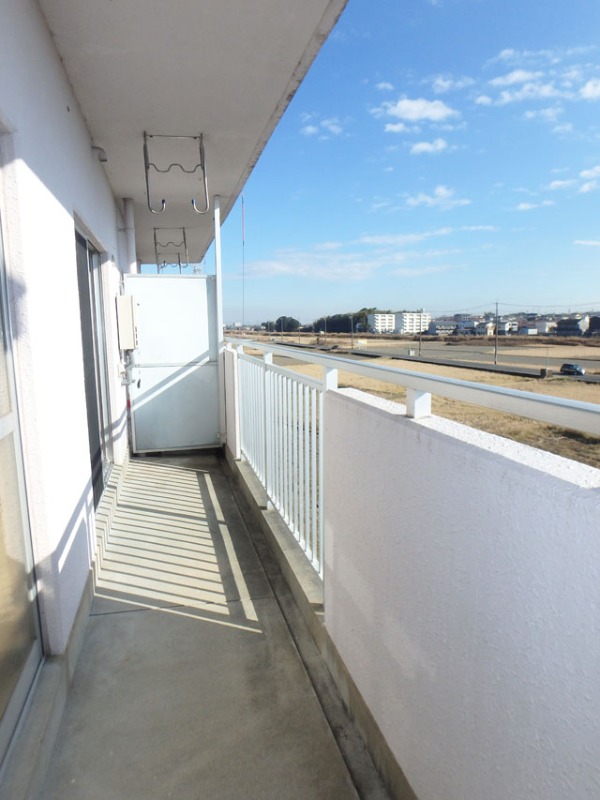 バルコニー　南東向きで日当たり良好♪
