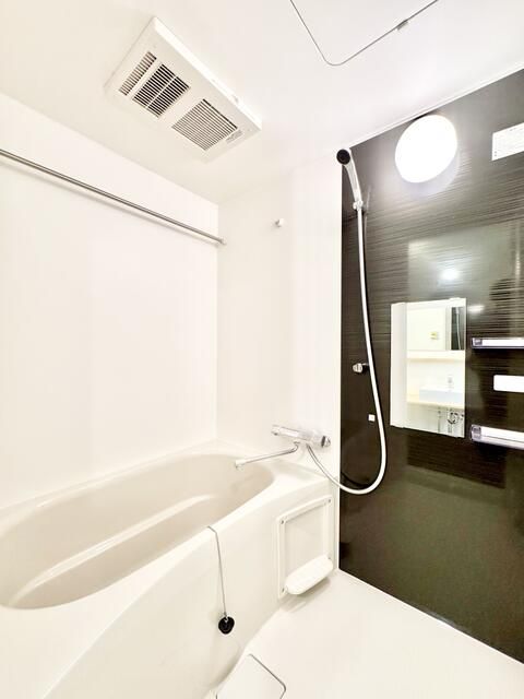 バス・シャワールーム　コンパクトで使いやすいお風呂です